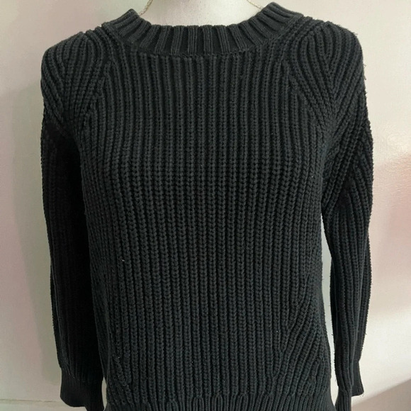 Everlane • Solid Black Knit Crew Neck Sweater - Picture 2 of 6